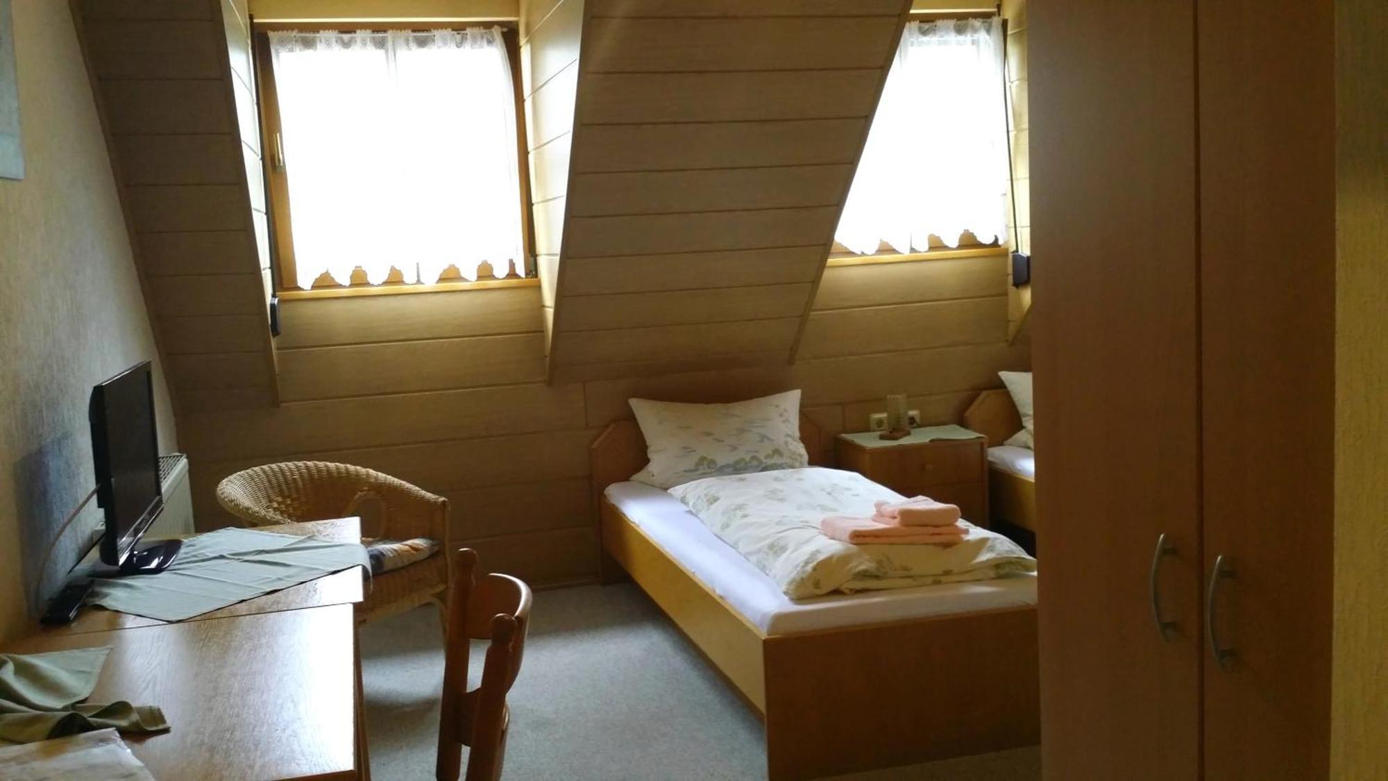Landgasthof Zum Hirschen Hafenlohr Zimmer foto